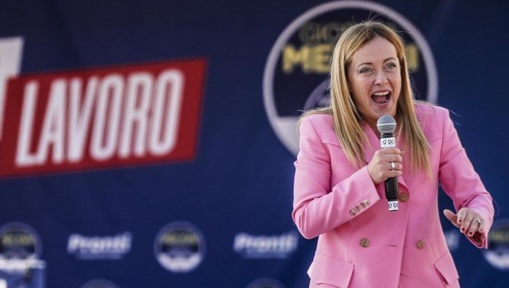 Mai più green pass e obbligo vaccinale: il programma elettorale di FdI