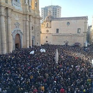 Marsala, folla oceanica ai funerali di Nicoletta Indelicato