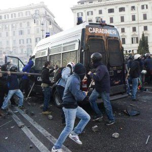 Scontri Roma del 15 ottobre 2011: chieste condanne per 115 anni per 17 imputati