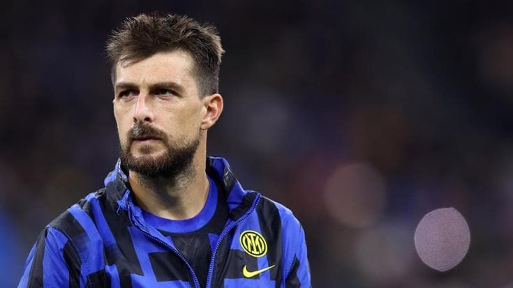 Acerbi assolto, nessuna prova di insulti razzisti. Il Napoli: “Allora è colpa di Juan Jesus”. Il calciatore mostra sui social il pugno del Black Lives Matter