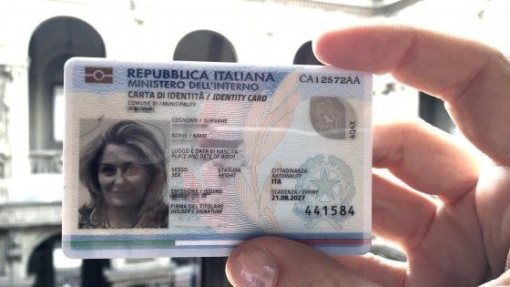 Torino, la carta d'identità diventa solo elettronica: dall'8 gennaio addio al vecchio documento