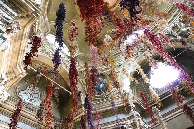 Parma, nell'oratorio di San Tiburzio una cascata di fiori - Foto 