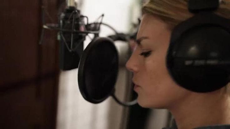 Emma Marrone: “Rinuncio a un figlio finchè l’Italia vieta la procreazione assistita ai single”