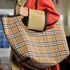 Burberry rinvia gli obiettivi di un anno