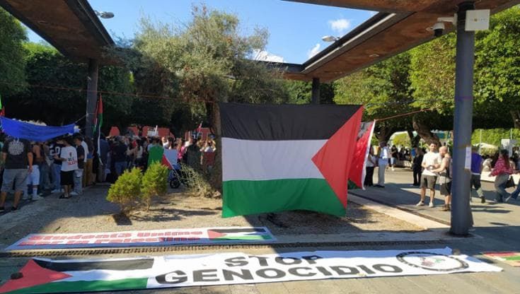 Messina, presidio per Gaza a piazza Cairoli con studenti di ogni ordine e grado