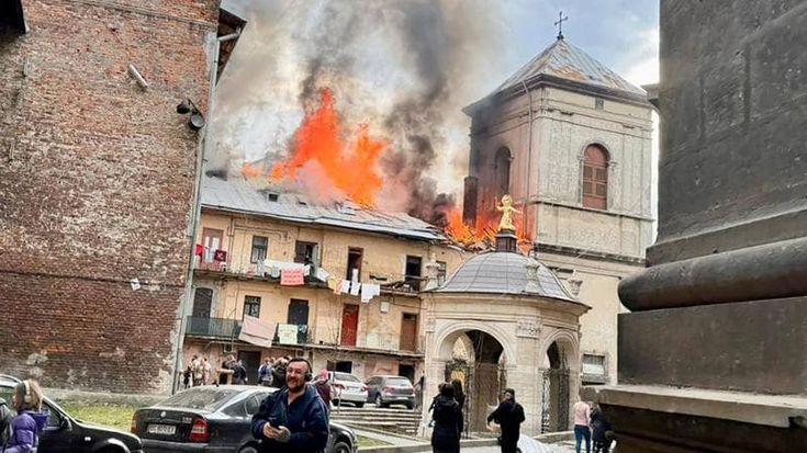 Guerra Ucraina-Russia, news del 24 marzo. Kiev: “Droni russi colpiscono centro di Leopoli, danni a sito Unesco”