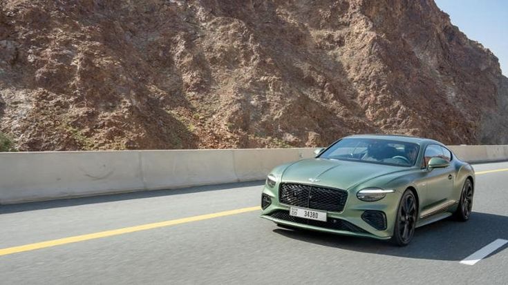 Con la gamma Bentley negli Emirati arabi: così canta il V8 4 litri ibrido e non
