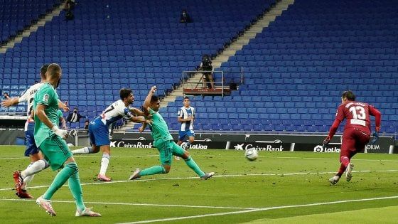 Liga: il Real Madrid soffre ma batte l'Espanyol e allunga sul Barcellona
