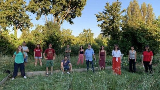 Le Sardine coltivano orti popolari al Caab di Bologna