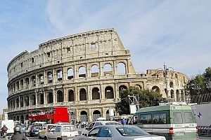 Colosseo, primo accordo con i sindacati<br />"Sventata la chiusura nei giorni festivi"