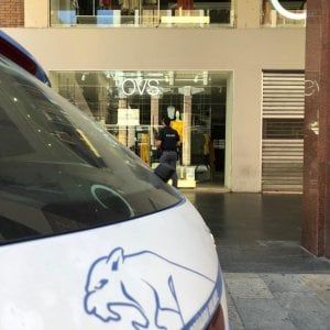 Rubano cosmetici: denunciate per furto aggravato due ragazzine di 15 e 16 anni 
