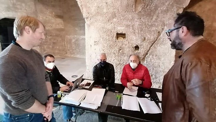 Edward dagli Usa a Bari in cerca della felicità dopo la malattia. "Qui c'è il mare e tanta bellezza. Ora il corteo di San Nicola per sentirmi barese"