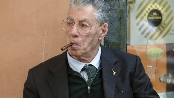 Lega, diede del terùn a Napolitano: Bossi chiede l'affidamento ai servizi sociali