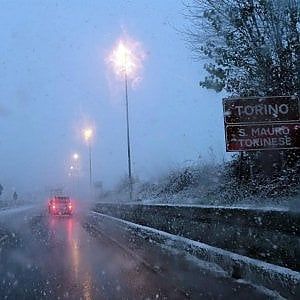 Sciopero dei mezzi pubblici e maltempo, caos in città e sulla tangenziale per la neve