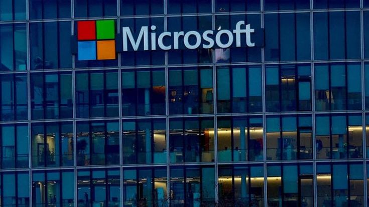Microsoft, volano utili e ricavi. Ma il cloud delude e il mercato punisce il colosso tech