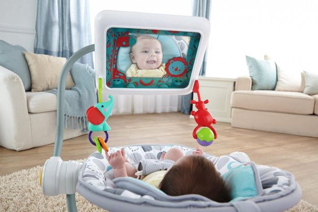 La poltrona per neonati con il porta iPad