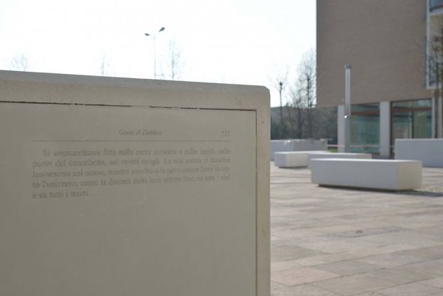 Bergamo, i libri pi&ugrave; amati scolpiti nel cemento