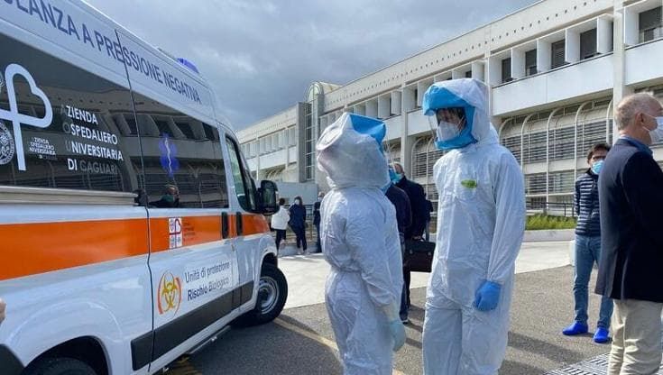 Influenza, tornano mascherine, guanti e tute sulle ambulanze. La Regione dirama una nota alle Asl