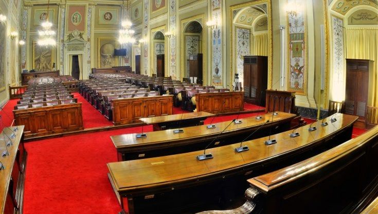 Ars Sicilia, M5s: "I deputati si aumentano la pensione mentre fuori c'è la crisi"