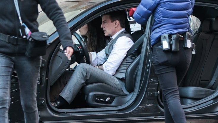 Roma, i testa coda di Tom Cruise fra piazza di Campitelli e via dei Funari
