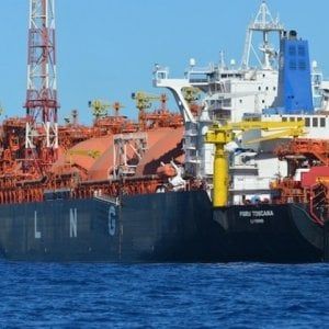 Livorno, battaglia sul rigassificatore per la vendita all'estero