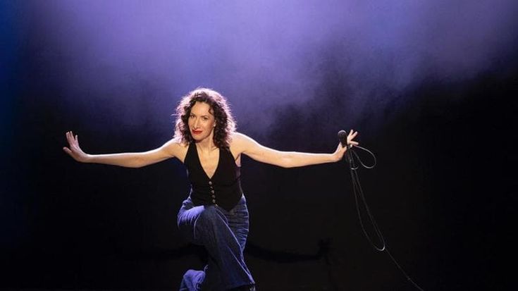 Giorgia Fumo e lo show sulla vita schiacciata dei Millennial tra boomer e Gen Z