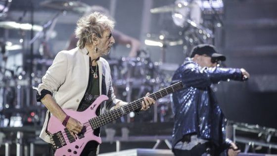 Vasco Rossi tifa per il Gallo: intervento riuscito per il bassista della band