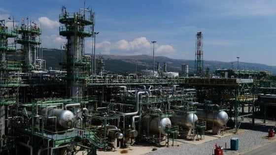 Potenza, sversamento di petrolio nella Val d'Agri: arrestato un dirigente Eni
