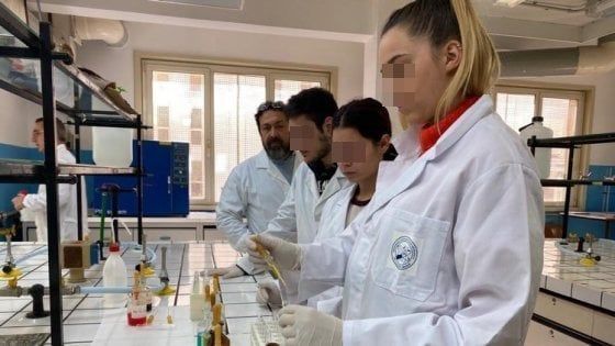 Gli studenti di Brindisi fanno lezione a distanza ai bambini di Vo' in isolamento: "Le scuole fanno rete"