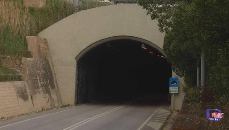 La galleria Belvedere di Sciacca? Sarà pronta fra quattro anni. E la città soffoca nel traffico