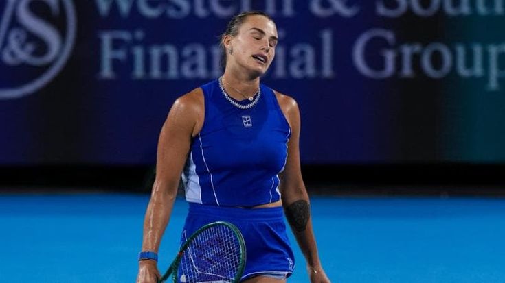 Sabalenka, una crisi senza fine. E sui social scatta l’accusa: pensa poco al tennis