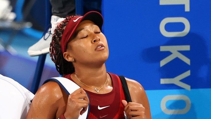 Il tennis olimpico perde la superstar di casa, Naomi Osaka ko al 3° turno: "Maledetta pressione"