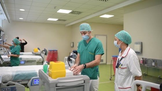 Coronavirus: nuovi contagi a Salerno, ricoveri in terapia intensiva 