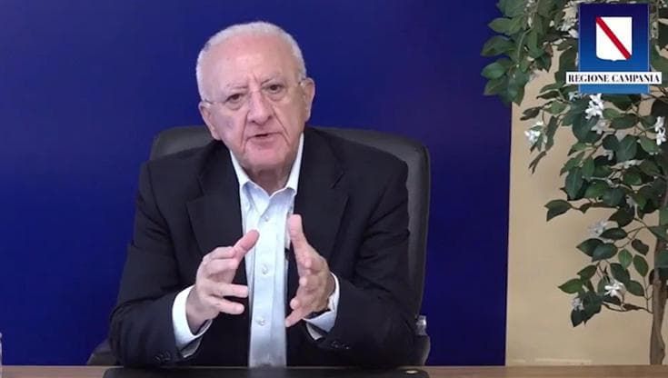 Bagnoli, De Luca attacca Auricchio: “Un ciuccio”. Lui: “Ignora gli atti”