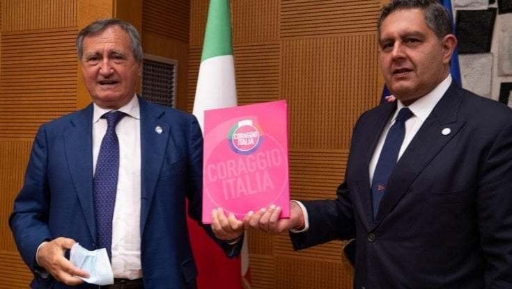 Bocciato lo statuto di Coraggio Italia. Le casse del partito appese a Brugnaro: solo da lui  145 mila euro 