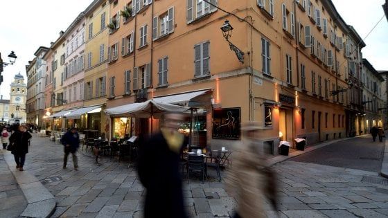 Lo stradone "boulevard" e i borghi malfamati: scoprire Parma camminando