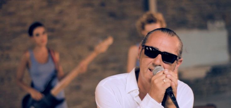 Luca Carboni: "Il mio disco Pop-up per abbattere i muri e arrivare alla gente"