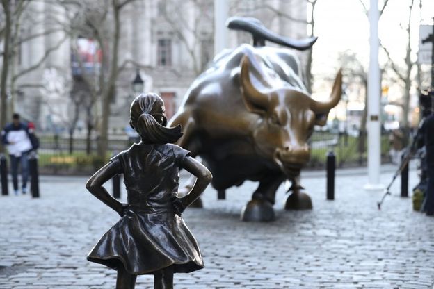 La "fearless girl" lascia Wall Street: sarà rimossa la statua della "ragazza senza paura"