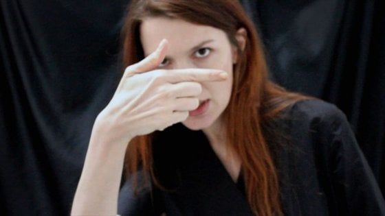 L'arte di Chiara Fumai rivive al Margherita di Bari: "Immersione nel suo mondo femminista e queer"