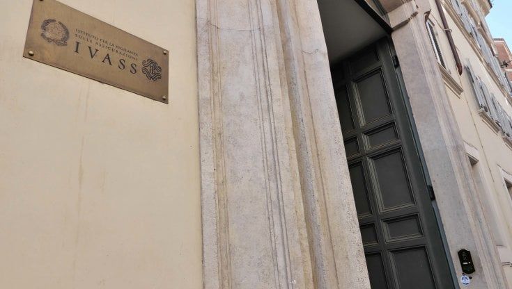 Assicurazioni, un mercato per pochi ai primi 10 gruppi il 91,4% dell’Rc auto