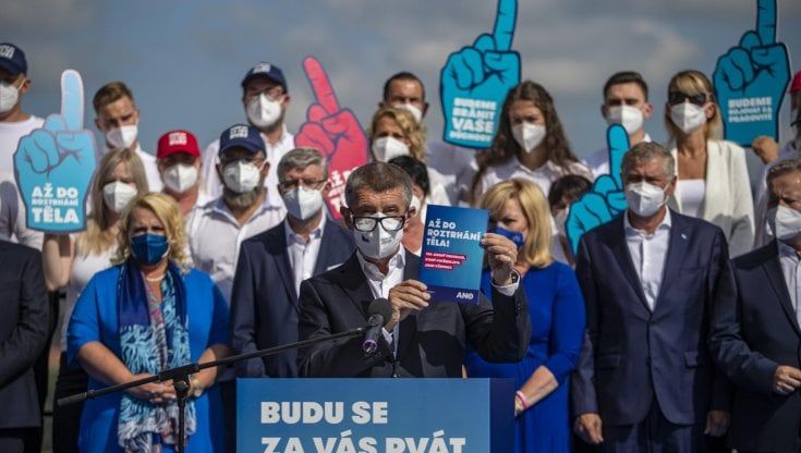Repubblica ceca, Babis contro Babis: è guerra pubblica tra il premier e il figlio a un mese dalle elezioni