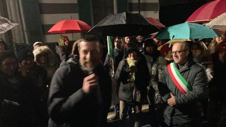 Bruino, presidio alla libreria Belleville presa di mira dai fascisti: “Non cediamo di un passo”