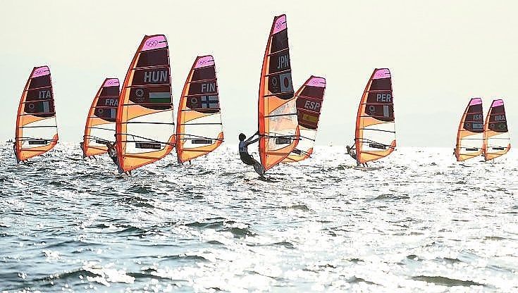 Il windsurf italiano parte bene ma ora arriva il tifone