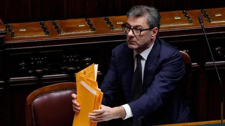 Manovra, raffica di correzioni del governo. Stretta sulle pensioni, silenzio-assenso sul Tfr