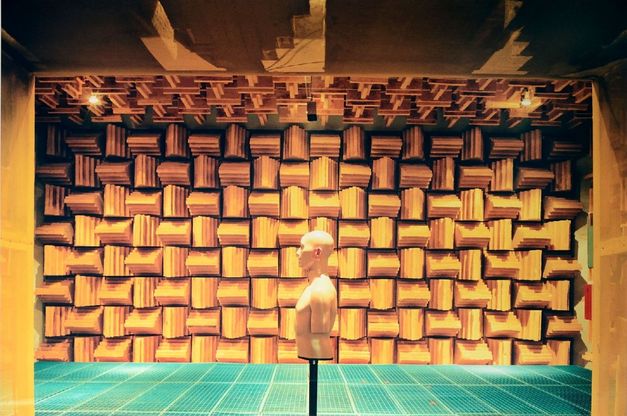 Manichini, operai, ciminiere:<br />mondi industriali in mostra al Mast