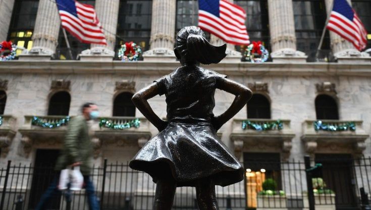Borse positive tra vaccino e ripartenza cinese. Unicredit cade con l'uscita di Mustier, sale Mps