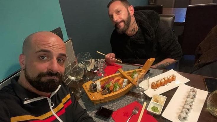 Aggressione omofoba a Milano, insulti e pugni a un 45enne: “Ero mano nella mano col mio compagno”