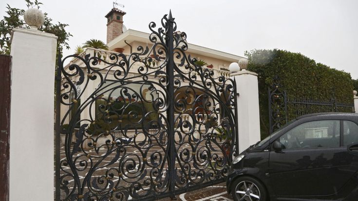 Ville abusive e check point: nel regno dei Casamonica dove vince la paura