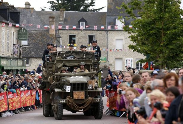 La prima tappa a Utah Beach, il Tour ricorda lo sbarco in Normandia