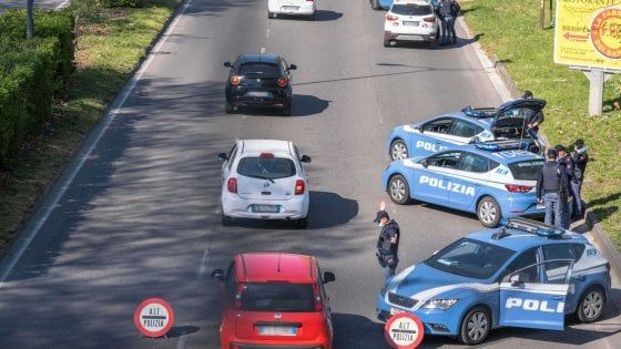 Coronavirus, in Lombardia calano contagi e decessi. Sala (Regione): "Troppe auto verso luoghi di villeggiatura, daremo dati ai prefetti"